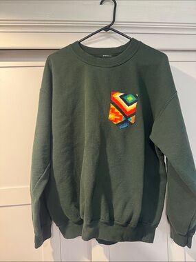 Vintage Dark Green Crewneck Sweatshirt with Colorful Aztec Pocket